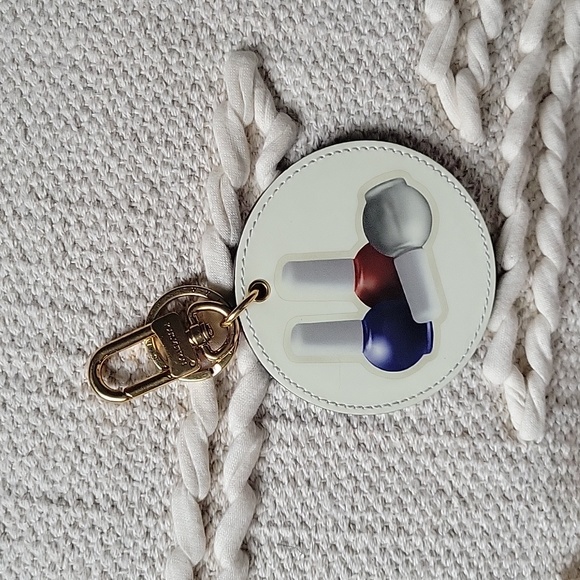 Louis Vuitton White Vernis Nail Polish Keychain Holder - Picture 2 of 6